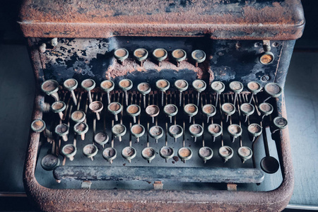 用旧的老式打字机