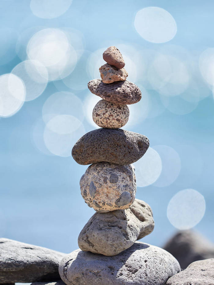 海滩上的一堆石头古老的吉祥和繁荣的仪式