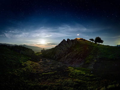 罗马尼亚多布罗吉地区上空银河系的夜景