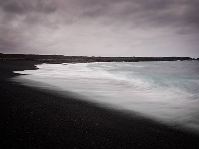 西班牙兰萨罗特黑色野生火山海滩长曝光图像