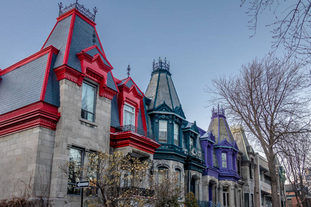 广场圣路易斯蒙特利尔奎布的彩色维多利亚式房屋