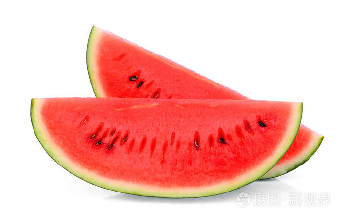 白色背景下分离出两个红色西瓜切片