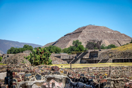 墨西哥城蒂奥蒂瓦坎遗址的太阳金字塔