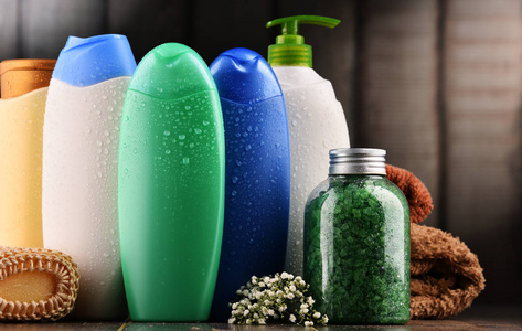 塑料瓶的身体护理和美容产品。