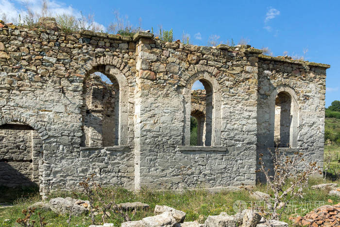 被废弃的中世纪东正教圣约翰的里拉教堂位于扎雷布切沃水库底部，保加利亚分裂地区