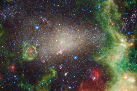 科幻空间壁纸星系和星云在可怕的宇宙图像。 由美国宇航局提供的这幅图像的元素
