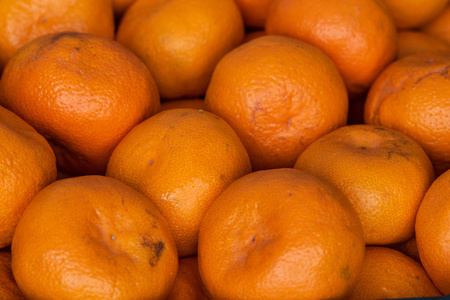 成熟橘子背景的俯视图。橙色维生素