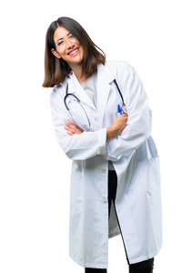 有听诊器的女医生，双臂交叉，在孤立的白色背景上微笑
