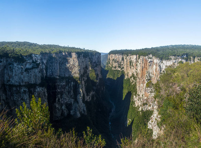 伊泰姆贝齐尼奥峡谷在塞拉国家公园，坎巴拉，杜鲁里奥，古德，巴西。