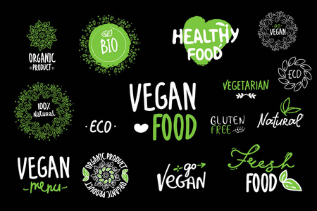 生物，生态，有机标志和图标，标签，标签。手绘生物健康食品徽章，一套生的，纯素的，健康的食品标志，有机和元素设置。去素食，素食，手