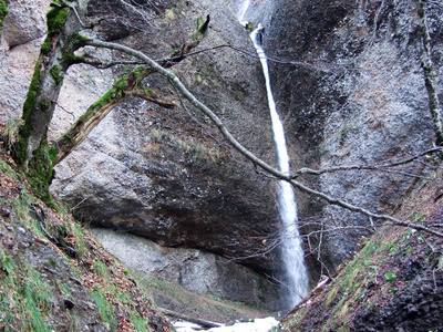 施瓦加尔普地区和瑞士圣加伦州奥芬洛克峡谷的瀑布