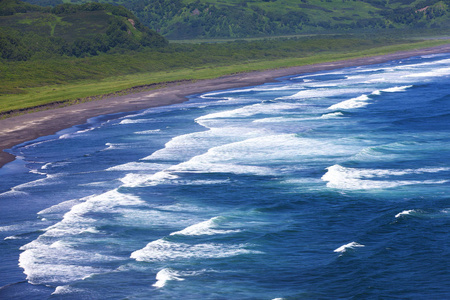 Kamchatka半岛太平洋上的海浪和海滩