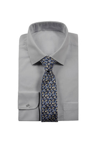 时尚的普通灰色男式衬衫，领带与白色背景隔离