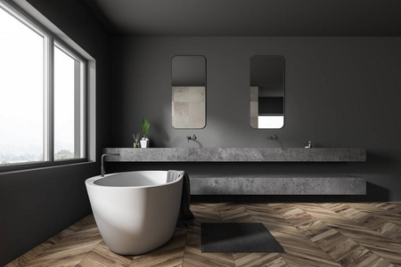 现代浴室的侧面视图，灰色墙壁，木制地板，大窗户，白色浴缸和灰色石头双水槽与垂直镜子。 3D渲染