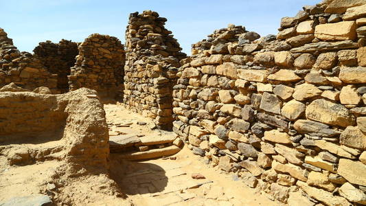在非洲，苏丹，埃尔库鲁努里，在逃兵中间的黑人法老的古庙