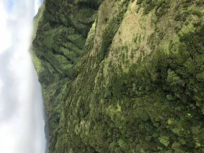 一架直升机上的考艾山