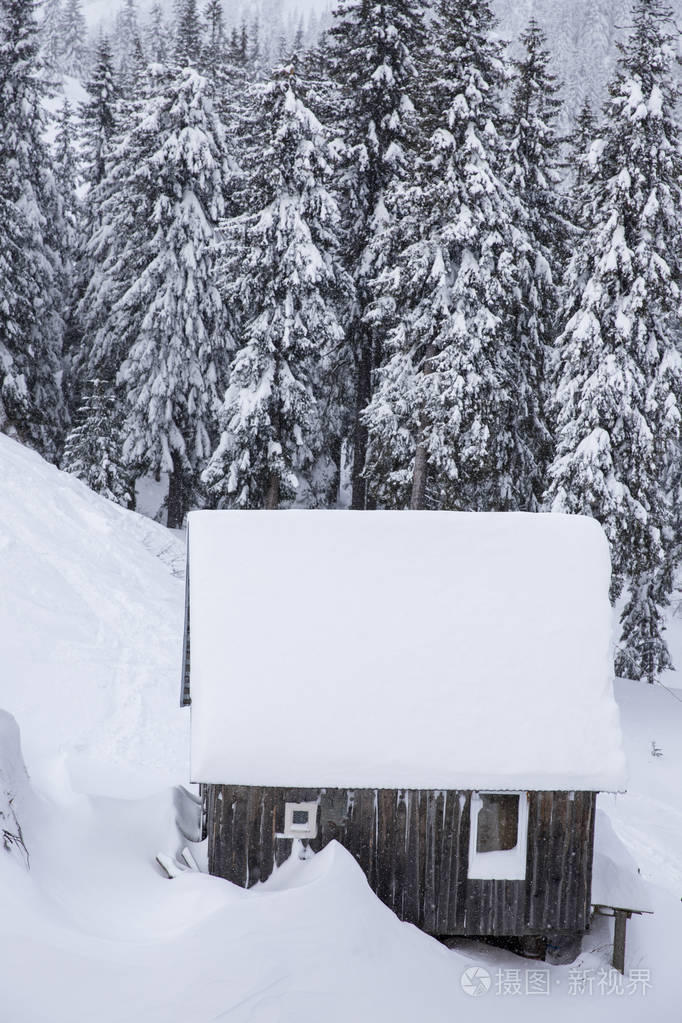 山里的雪屋