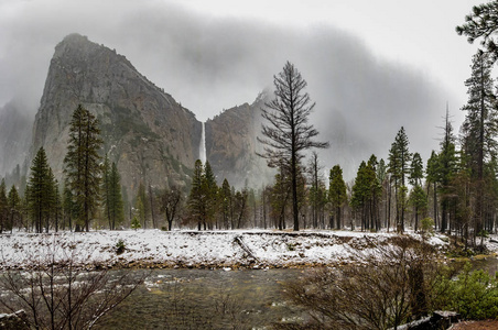 美国加州约塞米蒂国家公园冬季降临