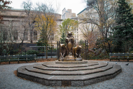 美国纽约中央公园熊雕塑