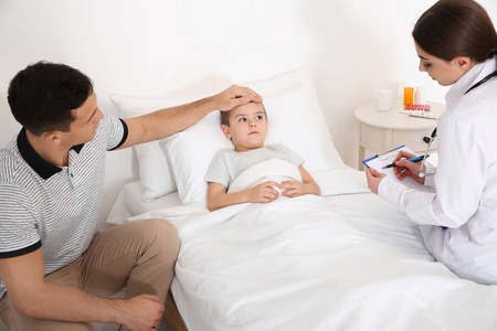 s doctor visiting little patient at home