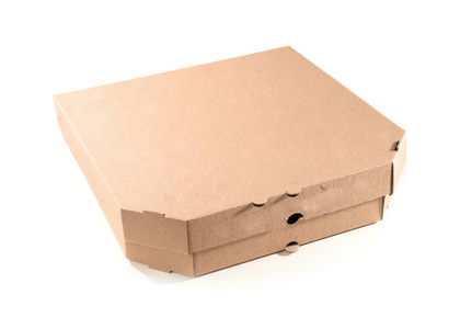 白色背景上的纸板比萨饼盒。 粮食供应