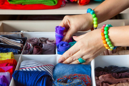 叠起来的衣服图片