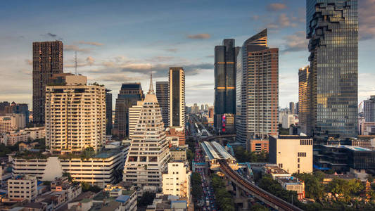 曼谷城市景观和泰国摩天大楼。 泰国商业和金融中心的全景景观。 城市城镇和旅游目的地的美丽景象。