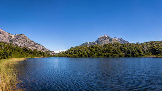 拉戈埃斯孔迪多隐湖在阿根廷的巴塔戈尼亚