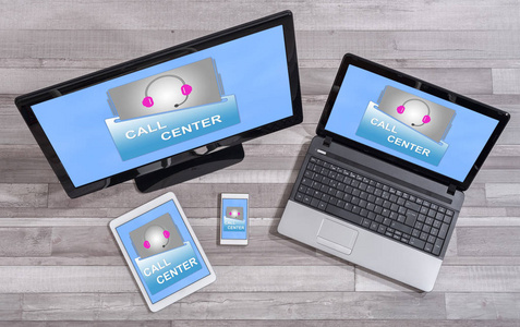 个不同信息技术设备显示的呼叫中心概念相似素材图片