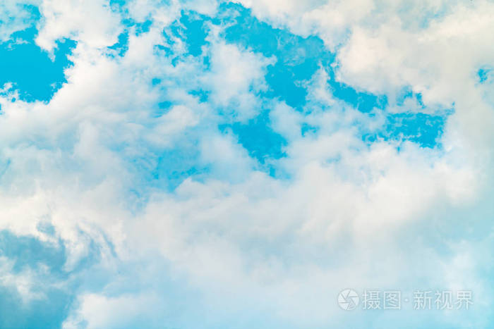 美丽的蓝天和白色的积云抽象的背景 云景背景 晴天的蓝天和白云 自然天气 明亮的天空为快乐的一天背景 照片 正版商用图片17kg4c 摄图新视界