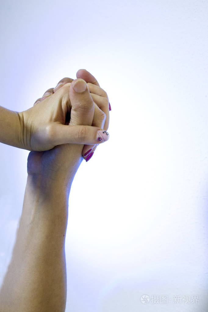 手抓住了男人和女人复制空间