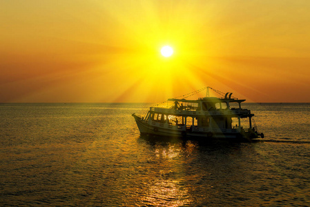 日出热带渔人船海风景