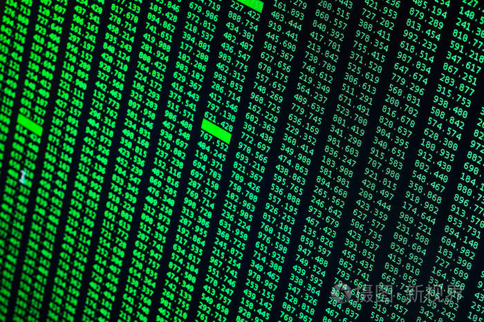 在黑色背景下展示股市绿色报价,关闭