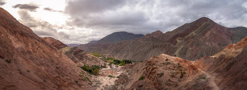 阿根廷urmamarca Purmamarca Jujuy全景山和景观