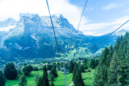 瑞士Grandelwald村，从缆车上看到