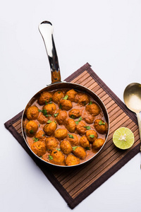 玛拉拉大豆块咖喱，用大豆块，香料，蛋白质，印度丰富的食物