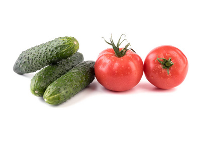 有机蔬菜和水果。鳄梨和西红柿在白色背景