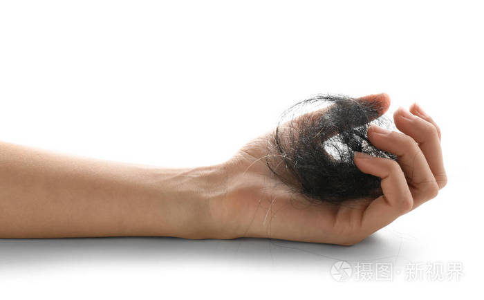 白色背景下掉下来头发的雌手