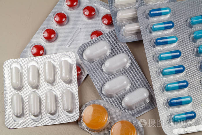 一包红白蓝橙药