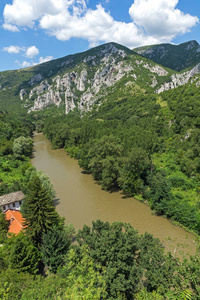 中世纪Chere pish修道院全景的假设和伊斯卡尔河峡谷Vratsa地区保加利亚