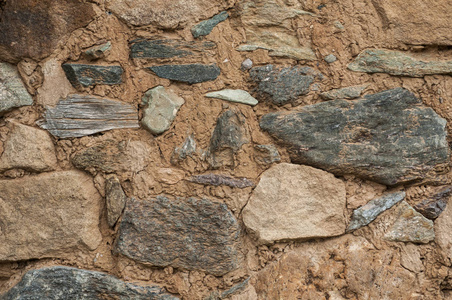 农村农家特写老风化石墙为背景