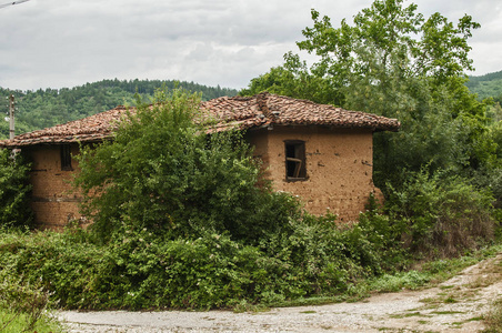 旧的斑点狗村屋图片