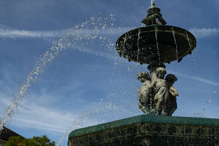 葡萄牙里斯本市罗索广场喷泉的细节。