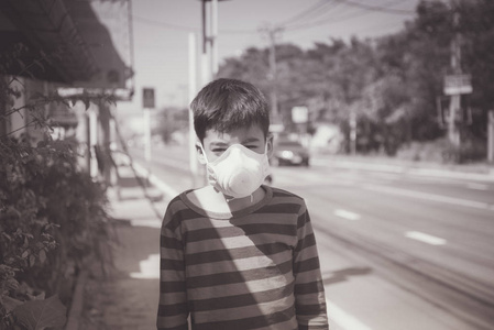 小男孩使用防尘口罩，折叠式防护口罩，PM2.5耳头挂