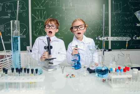 科学家的男孩图片