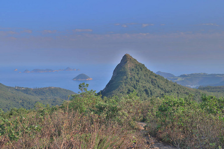 一个高垃圾高峰的景观