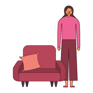 妇女站立在沙发附近与坐垫图片
