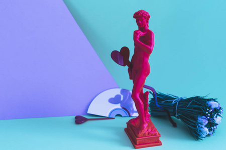 米开朗基罗创作的文艺复兴雕塑粉红色霓虹灯大卫杰作的创意概念.