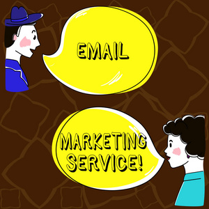 文字文字电子邮件营销服务。发送到潜在或当前客户手绘人员和 wo 分析的电子邮件的商业概念与空白颜色语音泡泡的谈话照片