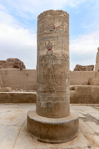 埃及尼勒河康姆波庙遗址的柱子